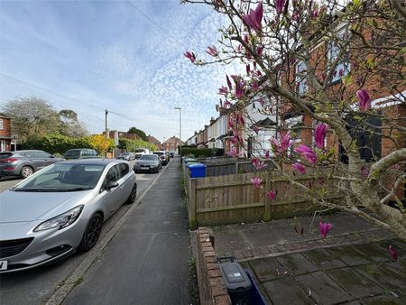 Newport Road, Aldershot, Hampshire, GU12 - Photo 2