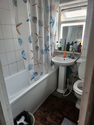 Room in a Shared House, Manchester, M8 - Photo 4