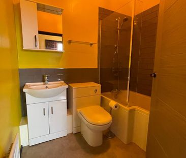 2 bedroom flat to rent - Photo 6