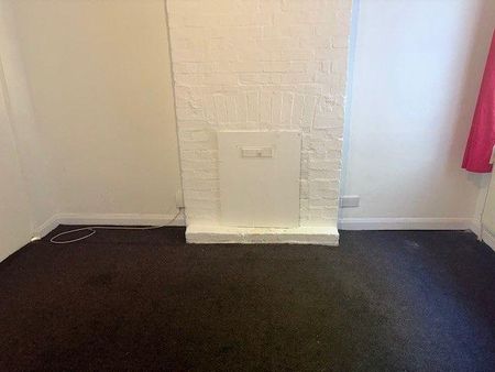 4 bedroom terraced house to rent - Photo 4