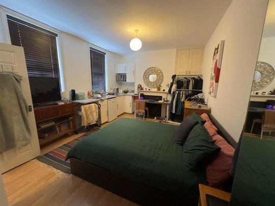 Studio to rent - Photo 1