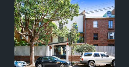 Chippendale Gem with Private Courtyard - Photo 5