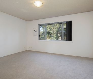 Fabulous 2 Bedroom Unit Opposite Jesmond Shops! - Photo 3