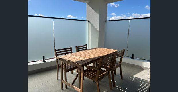 High-Spec Furnished Apartment in Central Morley – Free WiFi & Keyless Entry - Photo 1