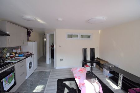 2 Bed Detached House, Portland Terrace, IG1 - Photo 4