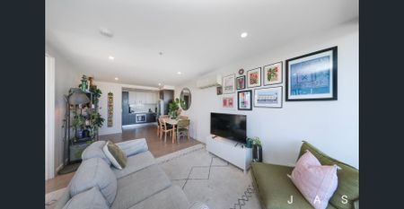 Seductive City Views & Contemporary Footscray Living - Photo 3