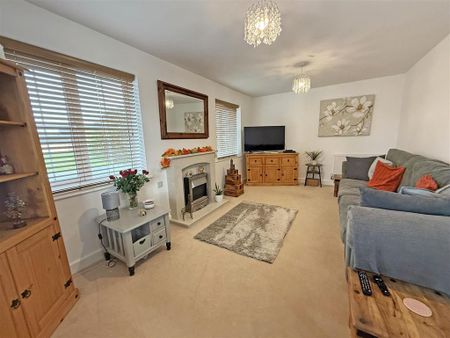 3 bedroom detached house to rent - Photo 2