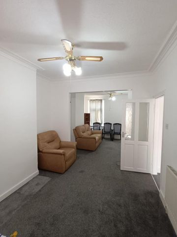 3 bedroom terraced house to rent - Photo 4