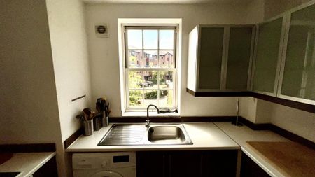 2 bedroom flat to rent - Photo 2