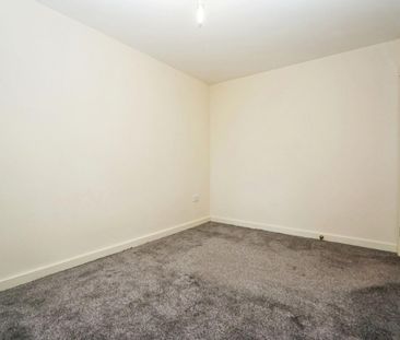 1 bedroom Flat To Let - Photo 2