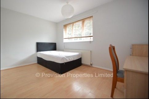 2 Bedroom Rentals in Leeds - Photo 1