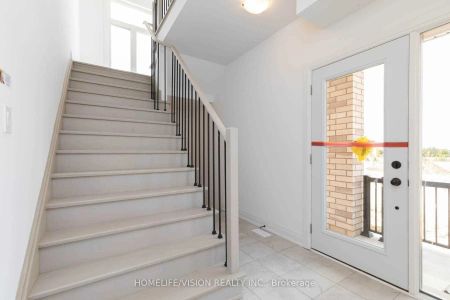 Condo Townhouse For Lease | S9230275 - Photo 5