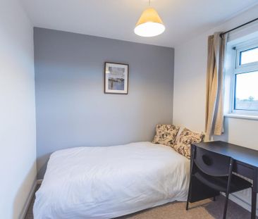 4 bedroom terraced house to rent - Photo 5