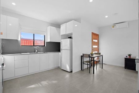 Like Brand New - Convenient location - Photo 4