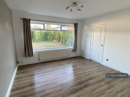 3 bedroom semi-detached house to rent - Photo 1