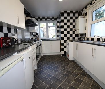 Room in a Shared House, Shaftesbury Road, BN1 - Photo 2