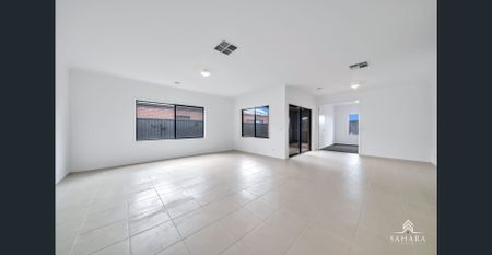 Spacious and waiting for you to call Home - Photo 2