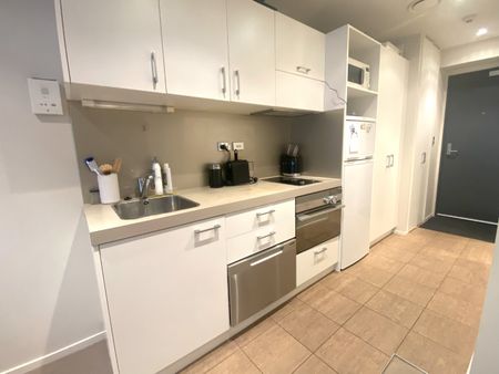 1-bedroom apartment in the sought after Soho complex. - Photo 4