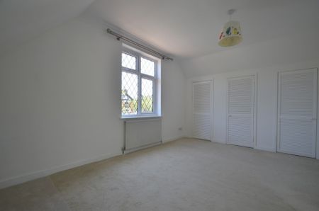 4 bedroom Detached house to rent - Photo 5