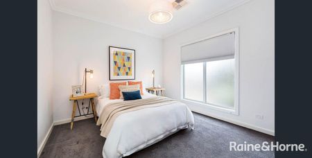 Charming Townhouse in Prime Location - Photo 4