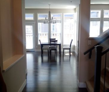 Bright Home in Grandview - Photo 2