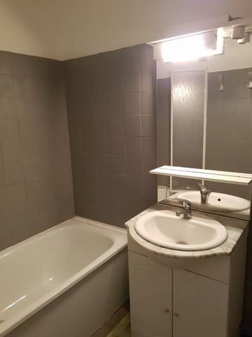 Location Appartement 3 pièces 61m² MARIGNANE 13700 - Photo 3