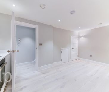 1 Bedroom Apartment, Carnaby Street, Soho, W1F - Photo 1
