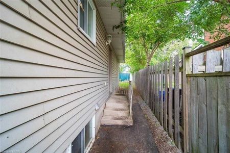 For Lease - 3 Herrick Avenue Unit# Main Fl, St. Catharines, Ontario - Photo 2