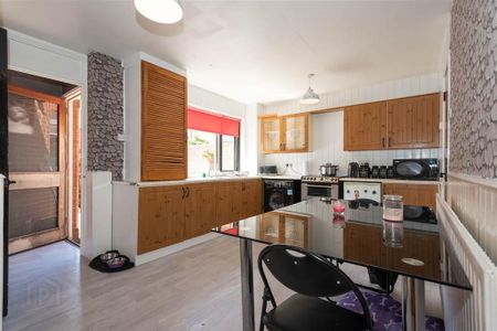68 Blythe Street, Sandy Row, Belfast, BT12 5HW - Photo 2