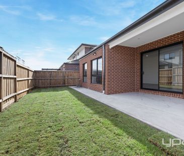 5 BEDROOM FAMILY HOME - Photo 2