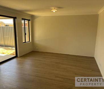 Immaculate 4-Bedroom Modern Home in Prestigious Baldivis Neighborhood - Photo 1