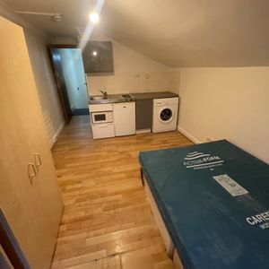 Studio Flat, Sach Road, E5 - Photo 3