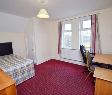 4 bedroom flat to rent - Photo 3