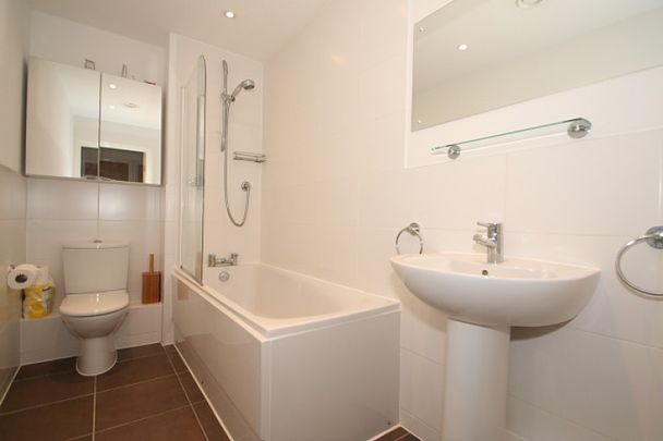 Constitution Hill, Woking - Photo 1