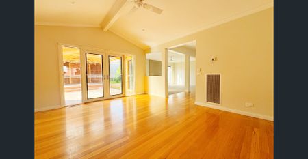 Modern Family Living in a Sought-After Beaconsfield Location - Photo 5