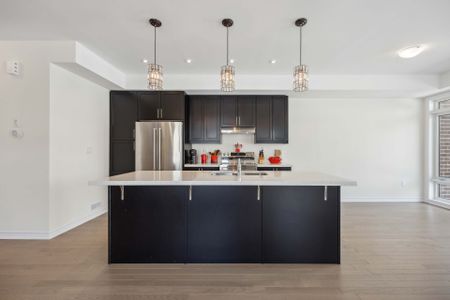 For Lease - 43 Griffith Street, Aurora, Ontario - Photo 4