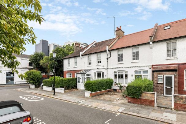 3 bedroom house in Notting Hill - Photo 1