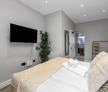 High Street - Photo 4