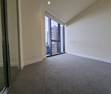 Modern 2-Bedroom Apartment with Stunning Views on Level 18 - Photo 1