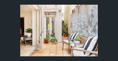 Sandstone 6.8m-wide terrace in prized one-way street - Photo 4