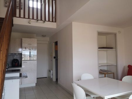 CARQUEIRANNE - T2 DUPLEX MEUBLE + TERRASSE VUE MER - Photo 2