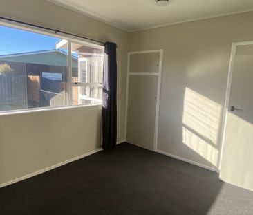 35 Waterford Drive, Winton - Photo 5