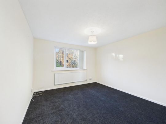 2 bedroom Flat To Let - Photo 1