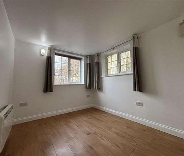 The Broadway, Totland Bay, PO39 - Photo 4