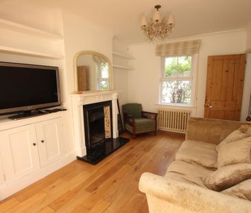 4 bedroom end of terrace house to rent - Photo 2
