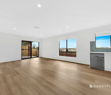 Family Home with Two Living Areas! - Photo 1