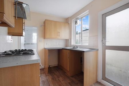 3 bedroom terraced house to rent - Photo 3