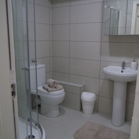 3 Bedroom Apartment - Photo 4