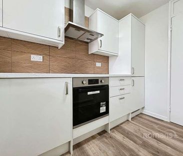 Robin Hood Close, Farnborough, Hampshire, GU14 - Photo 5