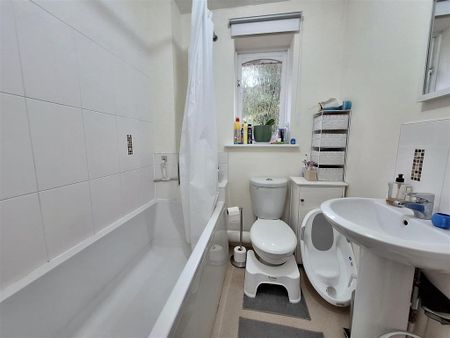 2 bedroom semi-detached house to rent - Photo 5